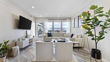 Apartment | 2 bedrooms, desk, Internet