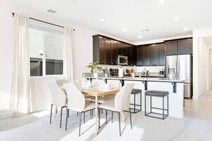 House | 4 bedrooms, Internet