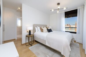 3 habitaciones, tabla de planchar con plancha y cuna de viaje