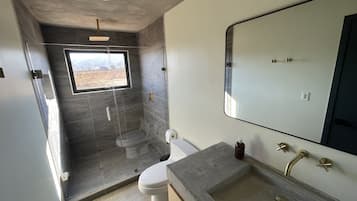 毛巾、肥皂、洗发水、卫生纸