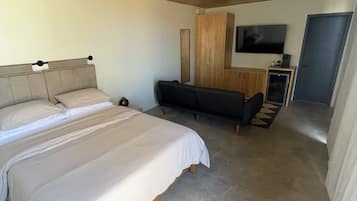 1 bedroom, in-room safe, free WiFi, bed sheets