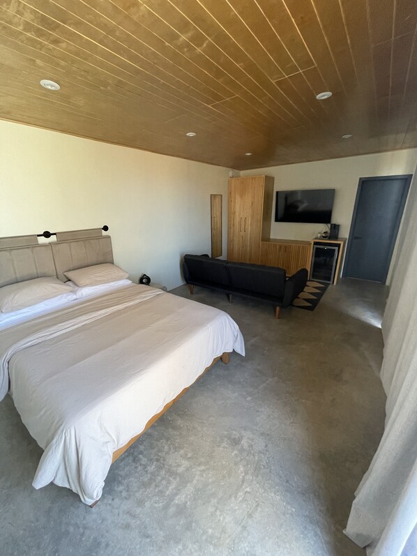 1 bedroom, in-room safe, free WiFi, bed sheets