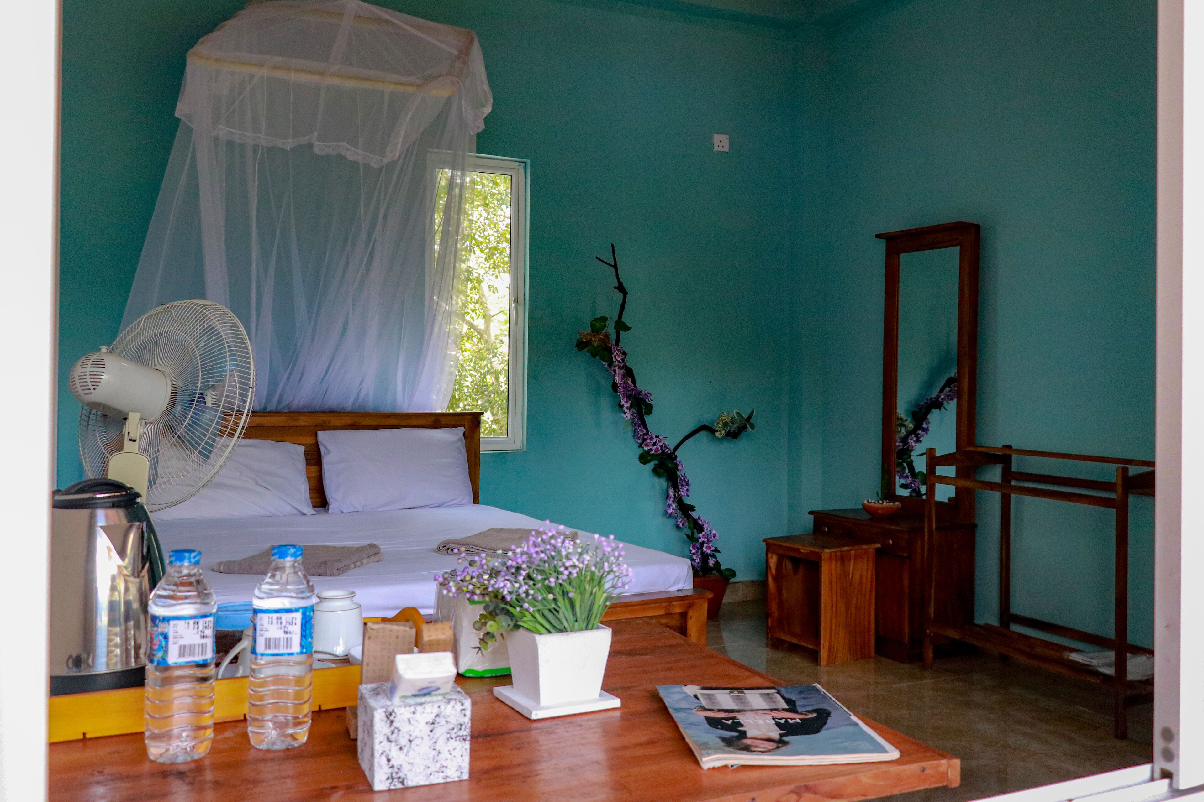 Individually furnished, desk, laptop workspace, free WiFi