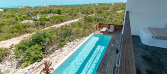 Modern Studio with Expansive Ocean View, Pool