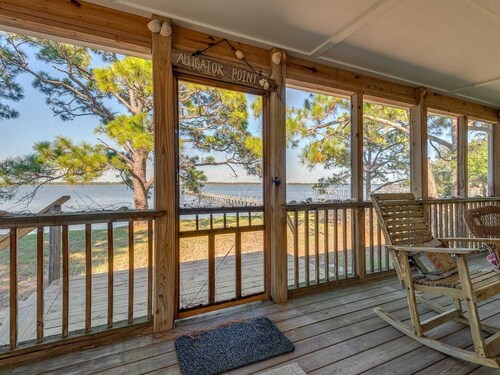 Bill's Bay Breeze- relax on the porch and enjoy the view!