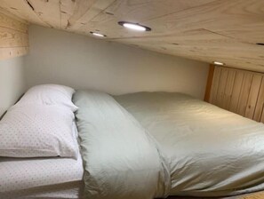 1 室のベッドルーム、WiFi (無料)、ベッドシーツ