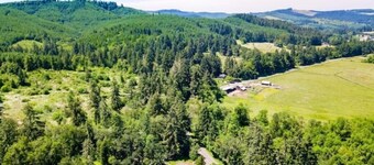 The Crow's Nest: Rustic Retreat in Wine Country