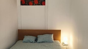 1 habitación, tabla de planchar con plancha, wifi y ropa de cama