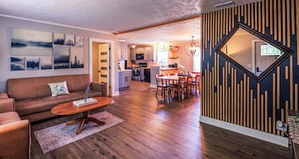 Private Hot Tub Retreat with "Movie Theatre" - Fox Lodge by Janix Escapes