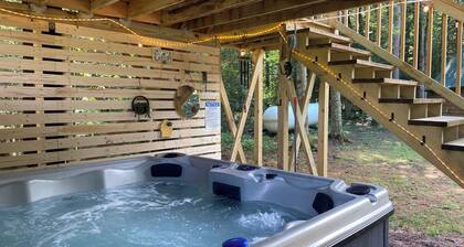 Eagles Nest A-frame: Riverfront Cabin: Add-on Treehouse Bedroom, Pet Friendly!