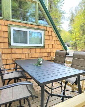 Outdoor dining - Eagles Nest A-frame: Riverfront Cabin: Add-on Treehouse Bedroom, Pet Friendly! (Indian River)