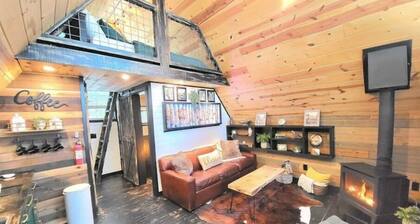 Eagles Nest A-frame: Riverfront Cabin: Add-on Treehouse Bedroom, Pet Friendly!