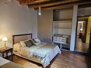 5 habitaciones, cortinas blackout y sistema de insonorización 