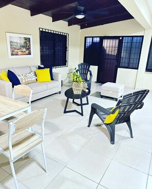Smart TV - La Casa De Mama Luz!!! 
A 3 minutos de la Playa !! Restaurantes, acogedor lugar! (Puerto Plata)