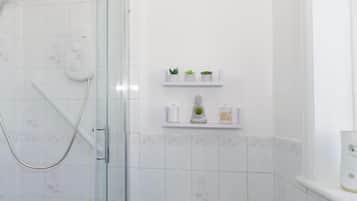 Shower, free toiletries