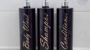 Shower, free toiletries