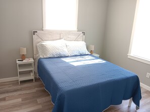 3 bedrooms, desk, iron/ironing board, travel cot - Island Escape (Galveston)