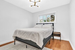 2 bedrooms, desk, iron/ironing board, free WiFi