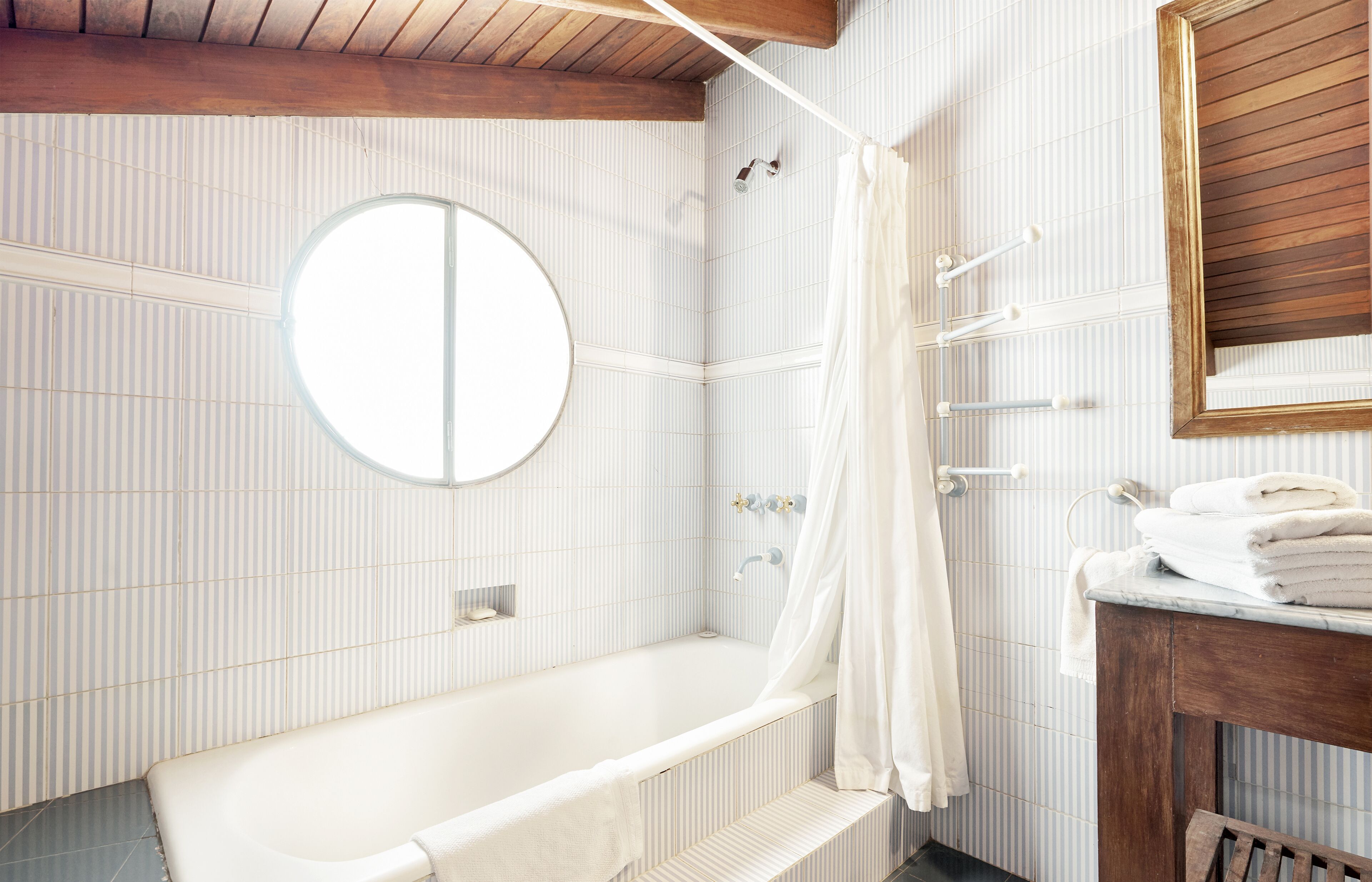 House | Bilik Mandi | Gabungan pancuran/tab mandi, hulu semburan mandi hujan 