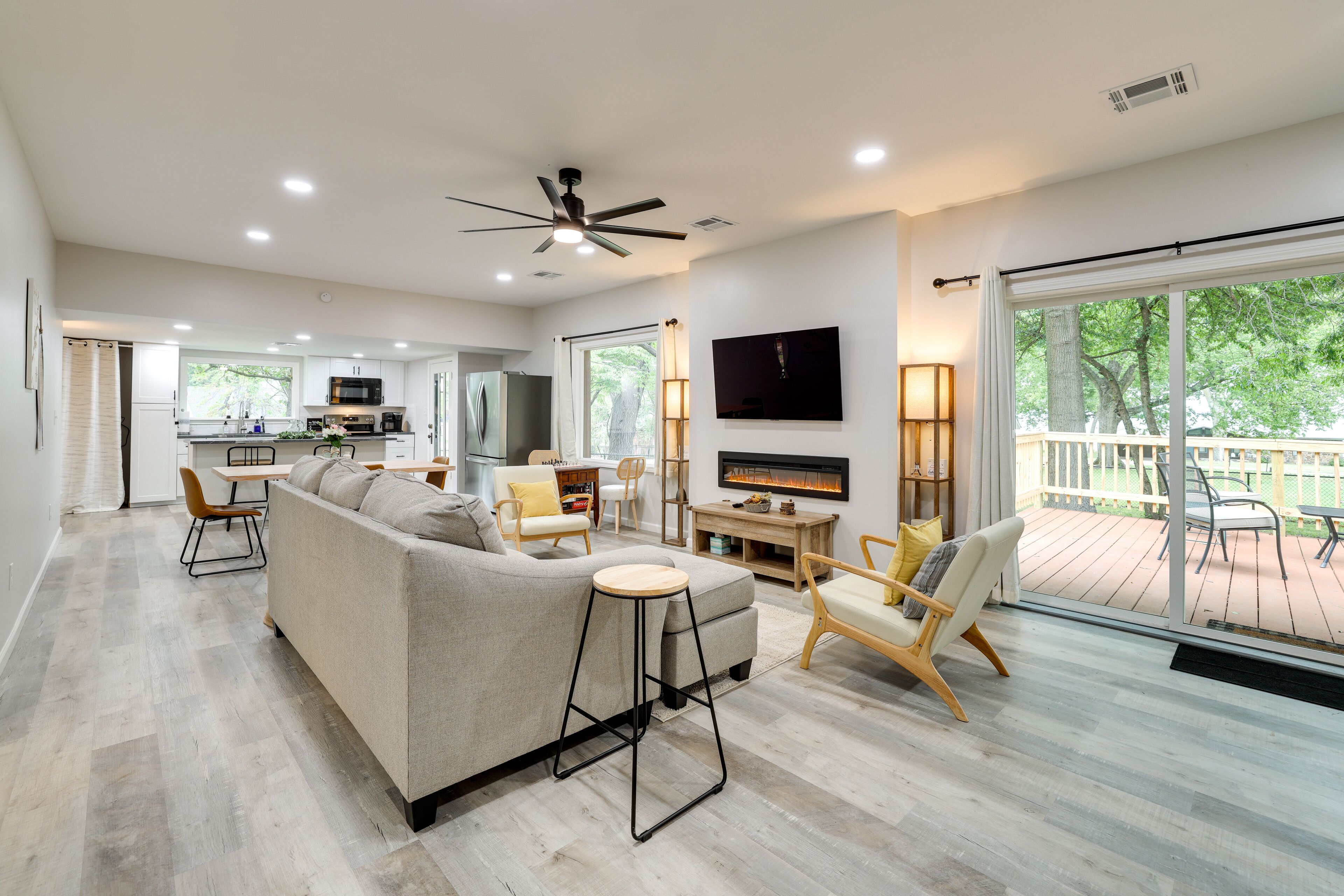 Afton Vacation Rental w/ Deck < 1 Mi to Water!