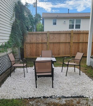 Outdoor dining - Island Retreat (Galveston)