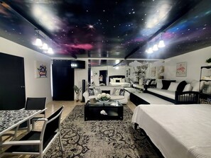 1 bedroom, iron/ironing board, WiFi, bed sheets - Vibra Del Campo with a hot tub (Aguada)