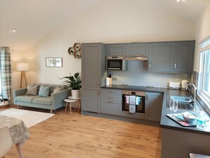Fridge, microwave, oven, dishwasher - Willow - a dunley cottages - devon that sleeps 2 guests in 1 bedroom (Bovey Tracey)