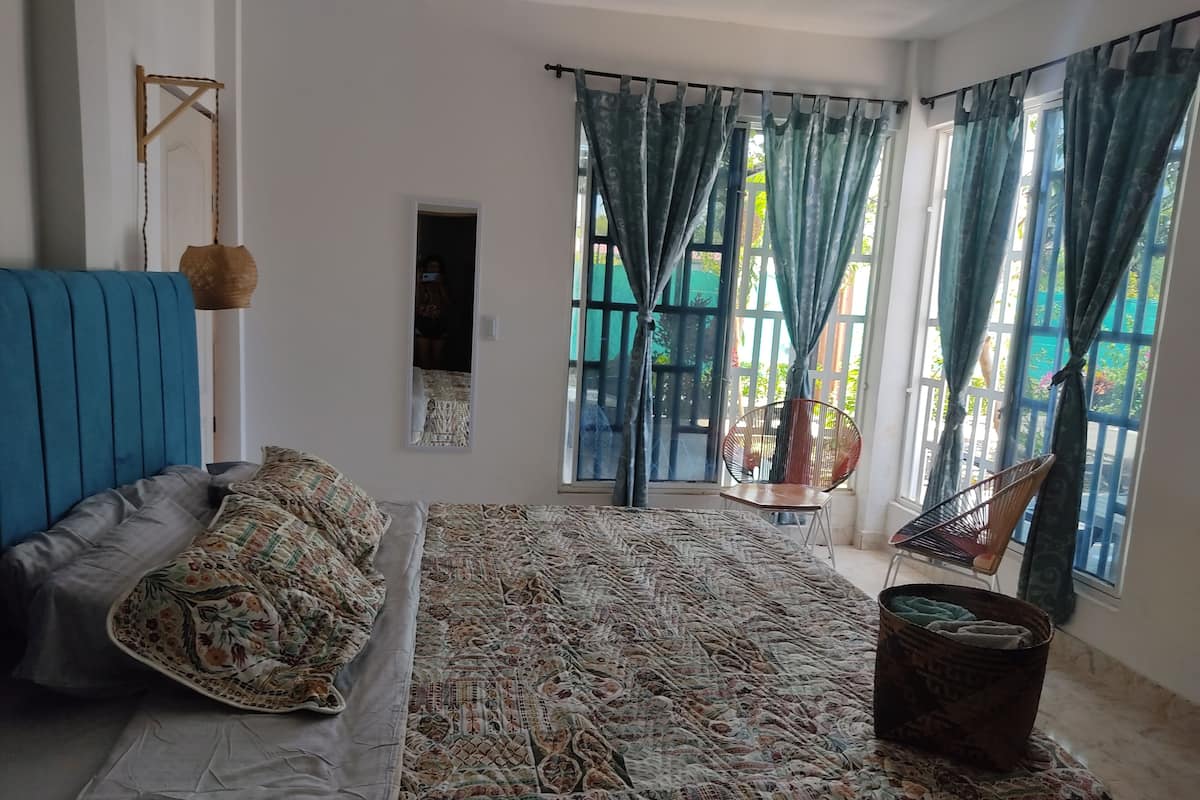 Suite Deluxe | Edredón, camas Select Comfort, wifi gratis y ropa de cama