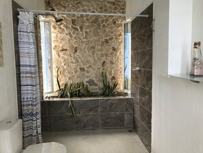 Family Room | Bathroom | Rainfall showerhead, towels - Hotel El Encanto de Carmen (Palmira)