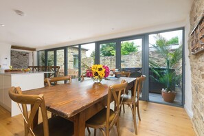Cottage | Dining - Carines Barns - Wesley Barn (Newquay)