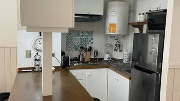 Fridge, oven, stovetop, toaster
