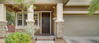 Serene Las Vegas Home w/ Heated Pool: Near Strip!