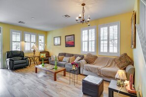 TV, ping pong - Serene Las Vegas Home w/ Heated Pool: Near Strip! (Las Vegas)