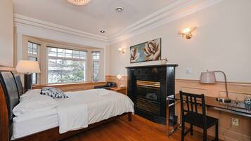 7 bedrooms, in-room safe, iron/ironing board, WiFi