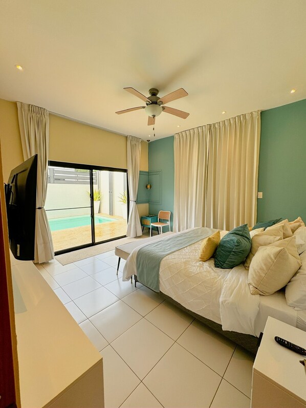 2 habitaciones, caja de seguridad en la habitación y escritorio 