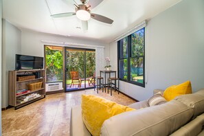 Smart TV, video games - Kihei Akahi Garden View Studio (Kihei)