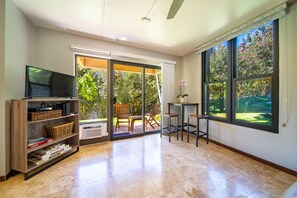 Interior - Kihei Akahi Garden View Studio (Kihei)