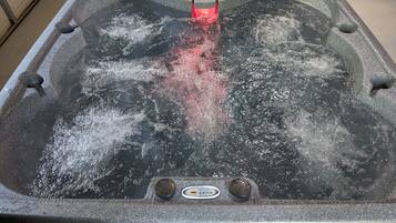 Indoor spa tub