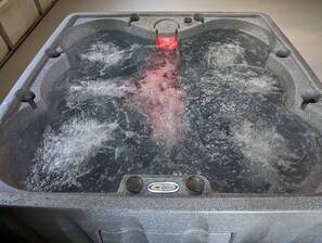 Indoor spa tub