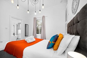 1 habitación, tabla de planchar con plancha, wifi gratis y ropa de cama