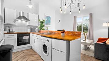 Kylskåp, mikrovågsugn, ugn och spishäll