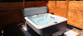 Summer Cabin: Nearby Lakes, Dog Friendly & Private Hot Tub