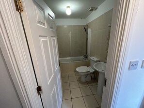 House | Bathroom | Shower, hair dryer, towels - Hayward Mews Holiday Homes in Swords (Swords)