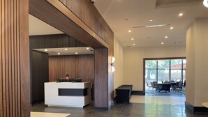 Lobby - Radisson Blu Vancouver Airport Hotel & Marina (Richmond)