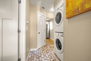 Interior - Hiker's Hideaway- Cozy 3B bungalow with hot tub in gorgeous Palmer Lake! (Palmer Lake)