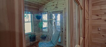 Charming Cabin 3BR/3BA-Family & Pet Friendly!