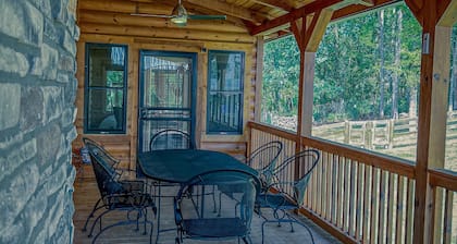 Charming Cabin 3BR/3BA-Family & Pet Friendly!