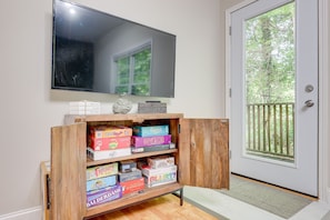 Games room - Asheville Retreat ~ 6 Mi to Biltmore & Downtown! (Asheville)
