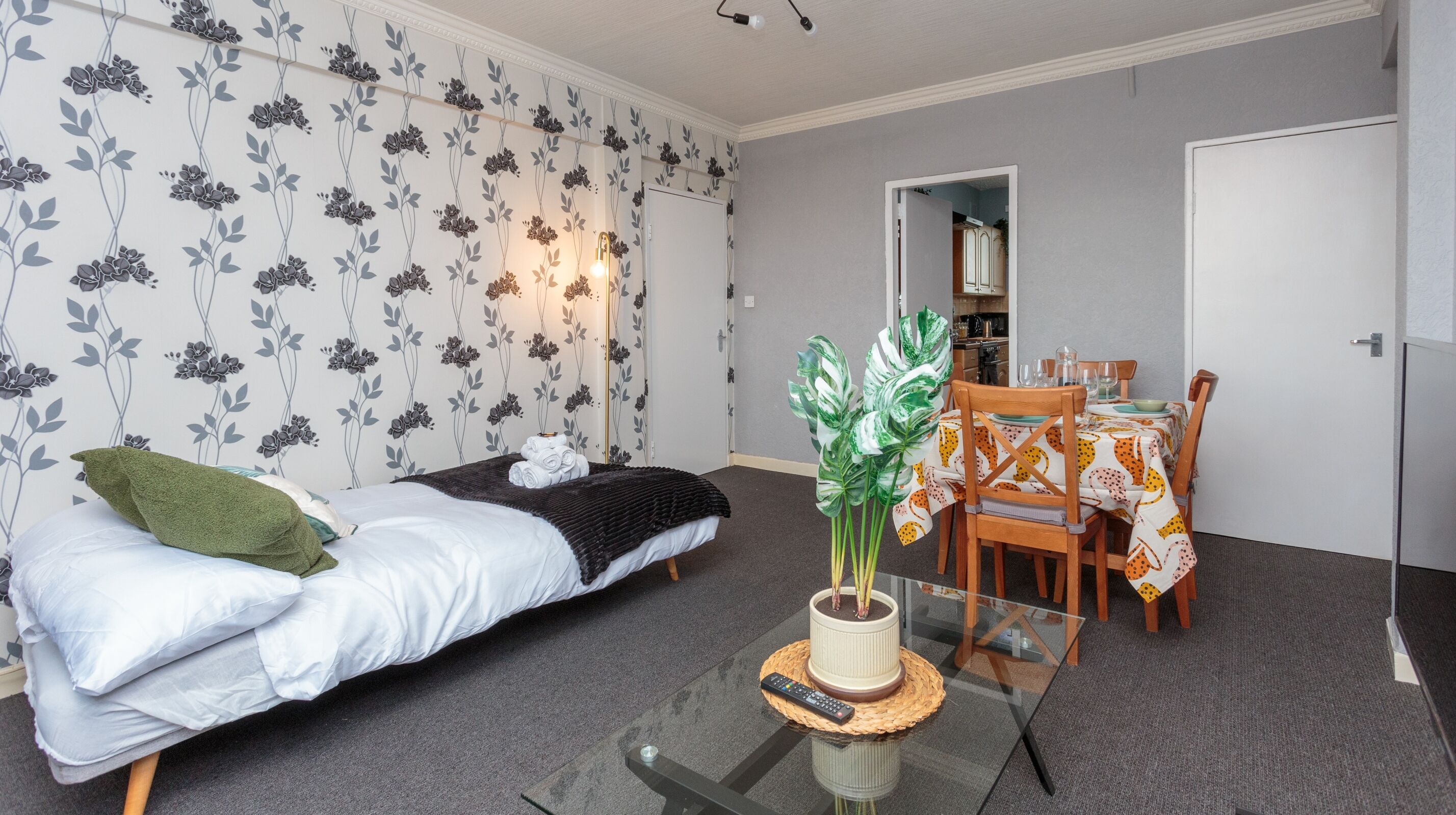 3 bedrooms, desk, free WiFi, bed sheets