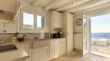 Fridge, oven, coffee/tea maker